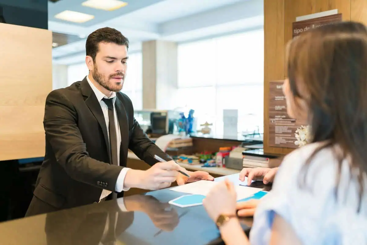 Front of house : accueil et expérience client assistés par IA